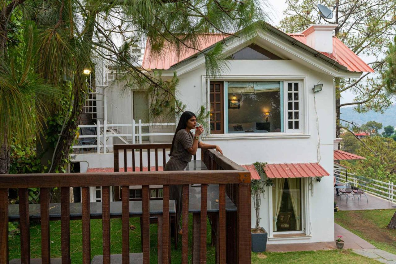 Stayvista At Bellevue With Outdoor Jacuzzi Kasauli Exterior photo