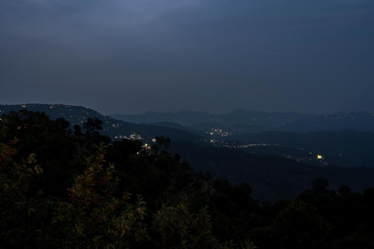 Stayvista At Bellevue With Outdoor Jacuzzi Kasauli Exterior photo