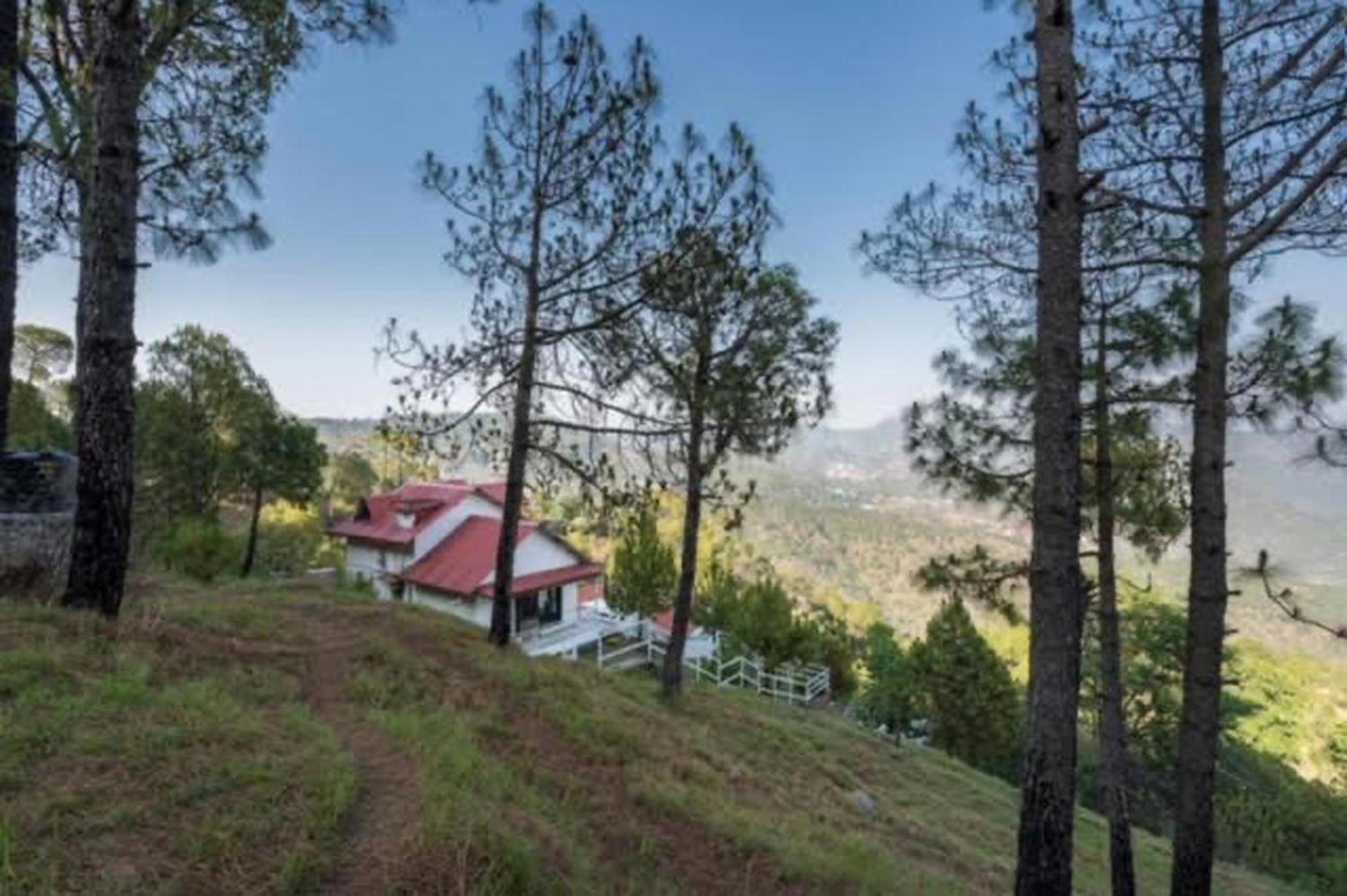 Stayvista At Bellevue With Outdoor Jacuzzi Kasauli Exterior photo