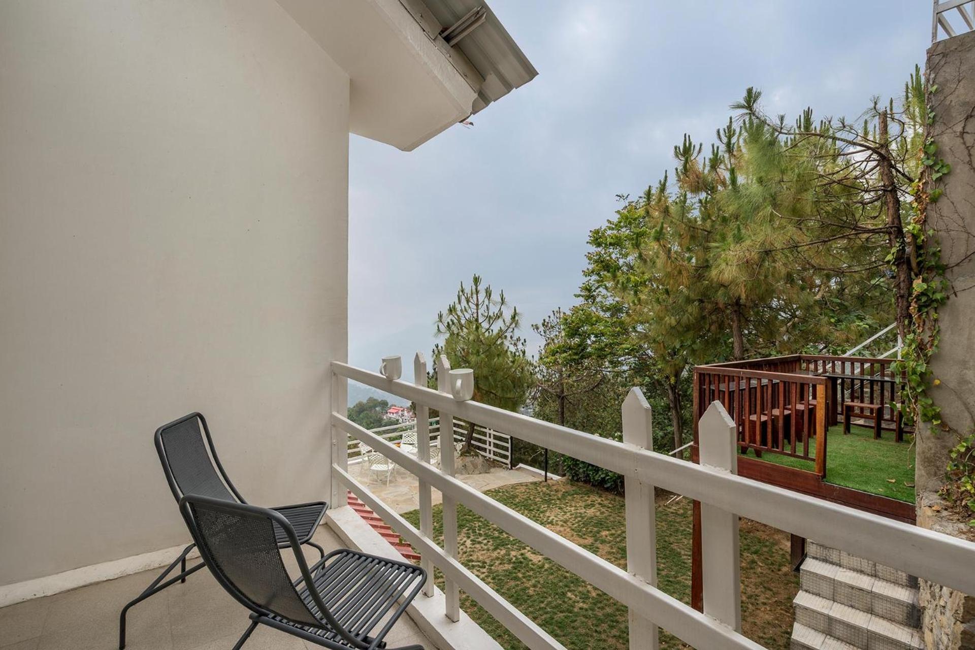 Stayvista At Bellevue With Outdoor Jacuzzi Kasauli Exterior photo